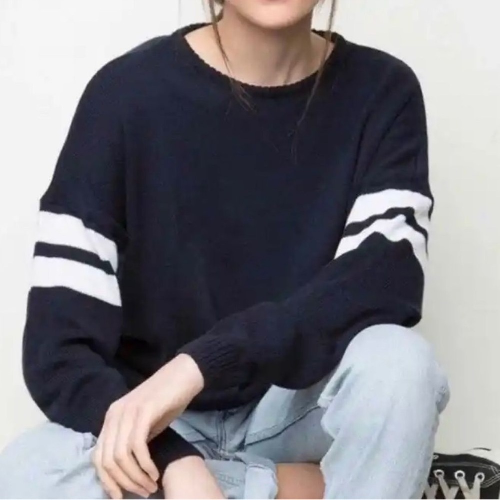Brandy Melville Soft Comfy Navy and White Striped Crew Neck Sweater